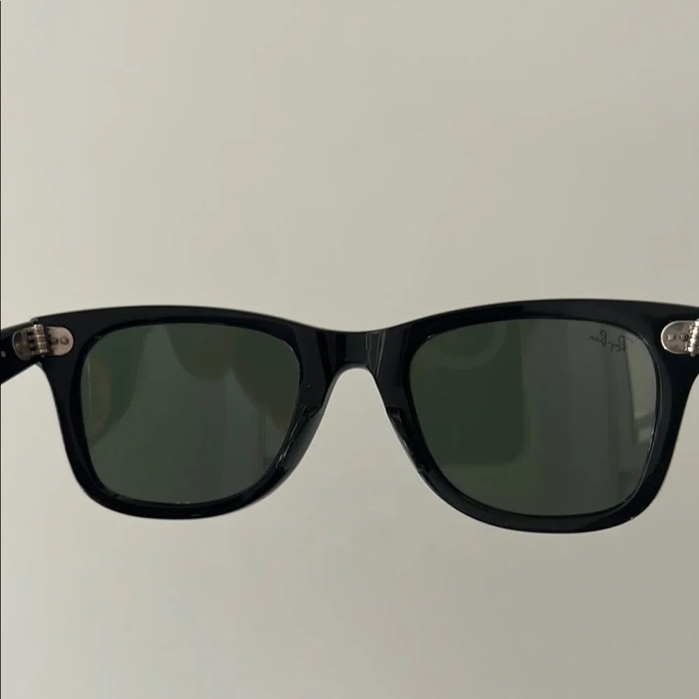 Ray-Ban Black Wayfarer Sunglasses - Picture 5 of 6